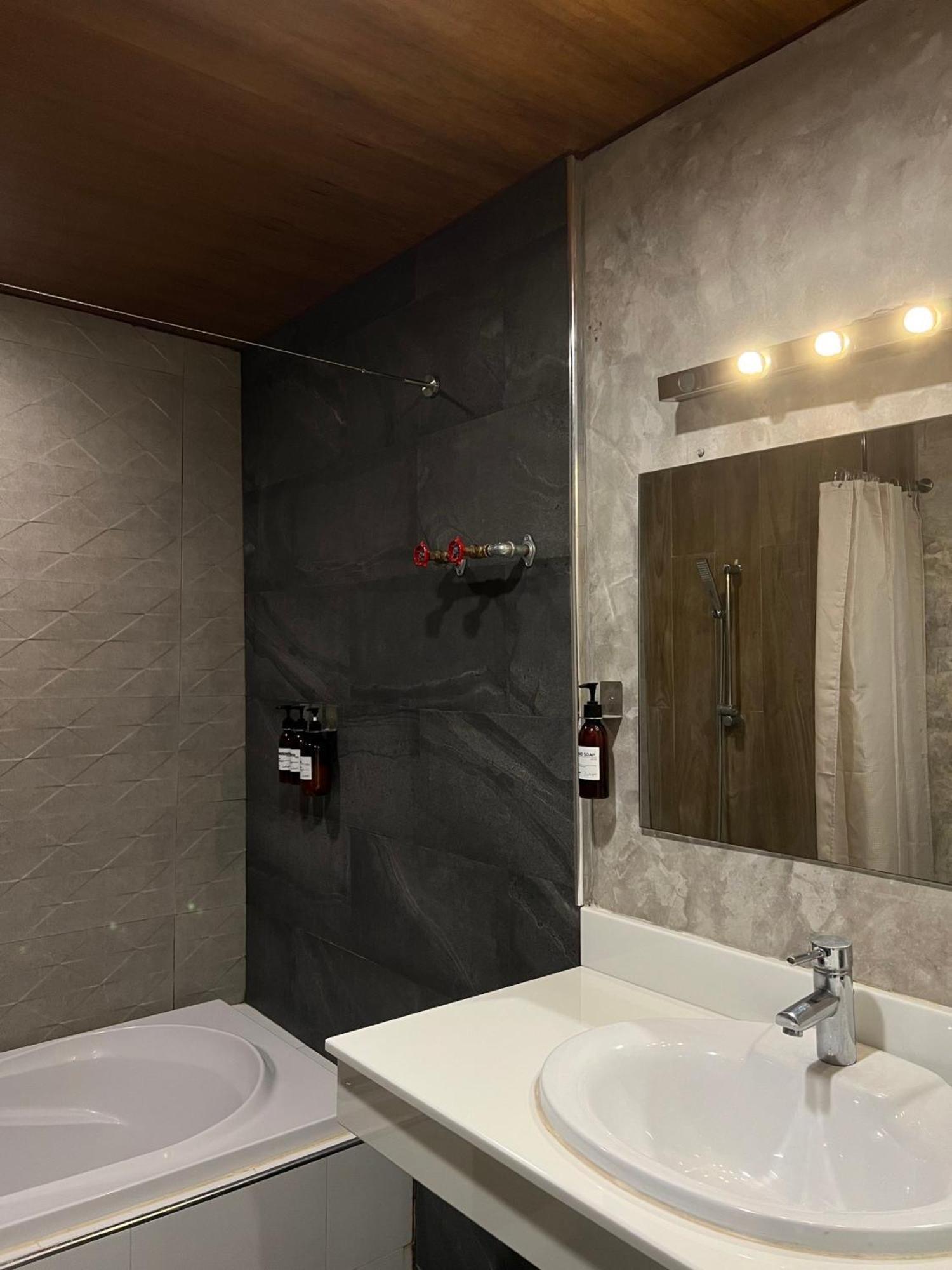 Inlaya Ratchaburi Otel Dış mekan fotoğraf
